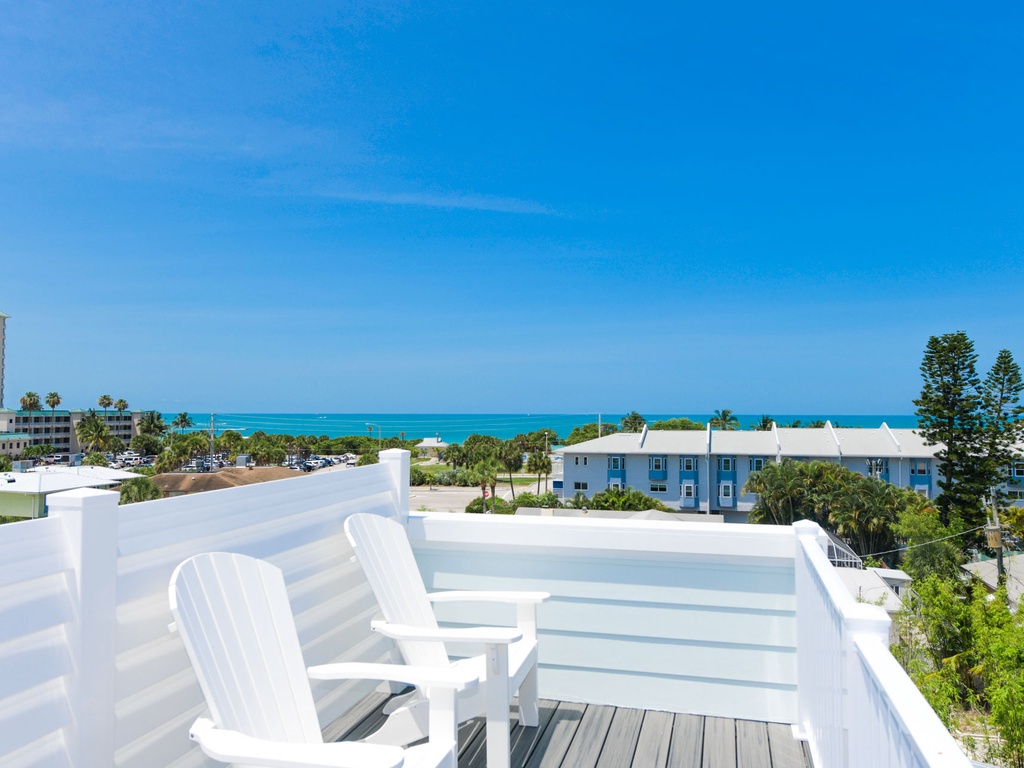Rooftop Deck with Seating