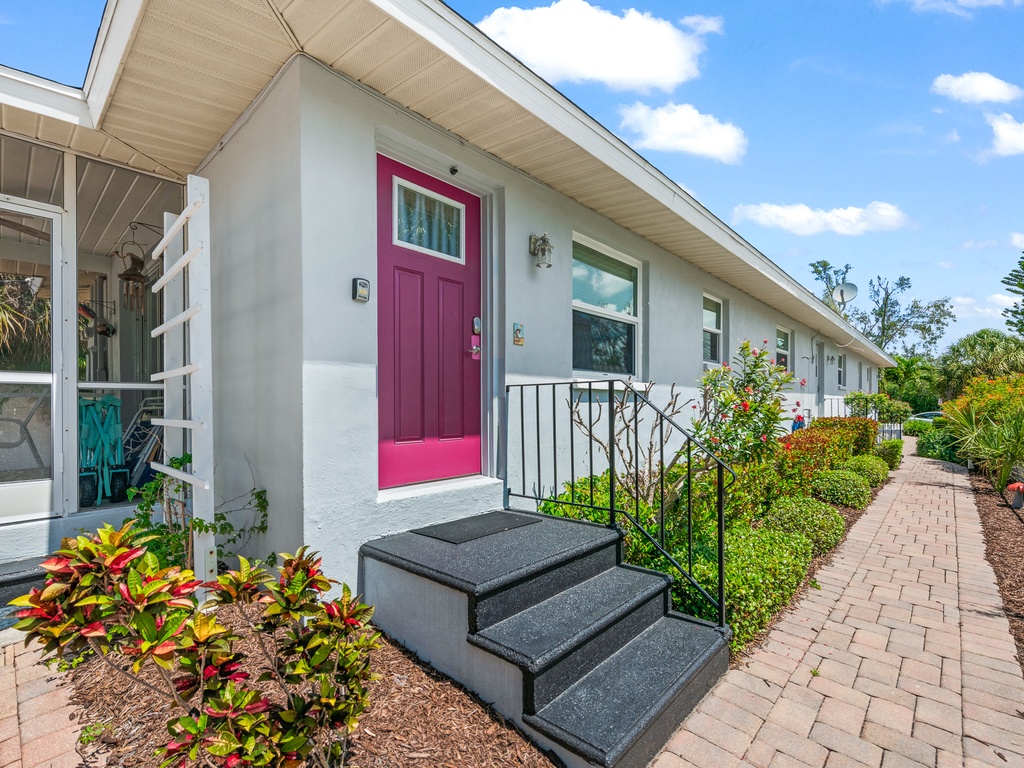 Off The Hook - By Tropical Sands Accommodations