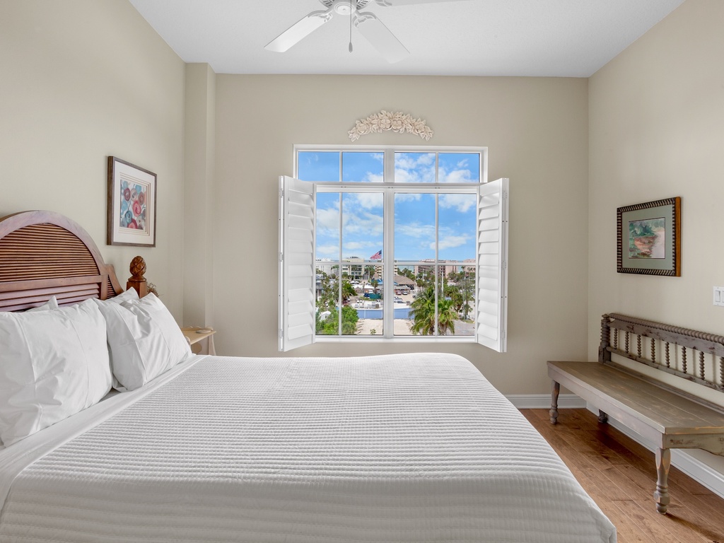 Third Bedroom, Queen