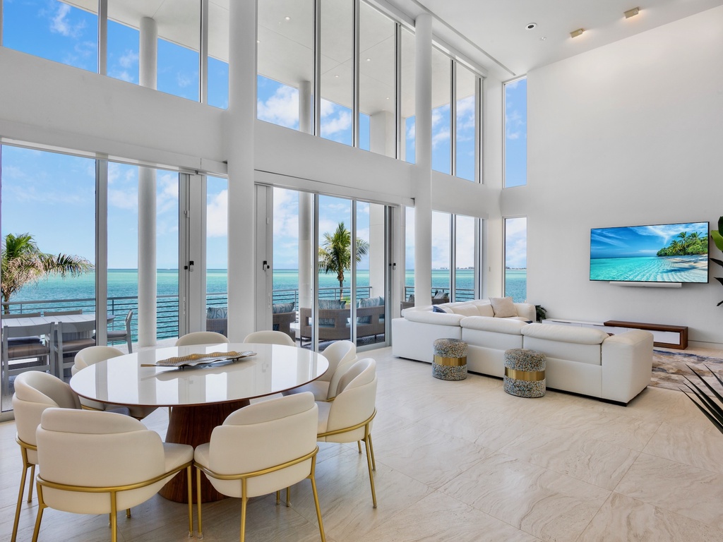 Dining among tropical views