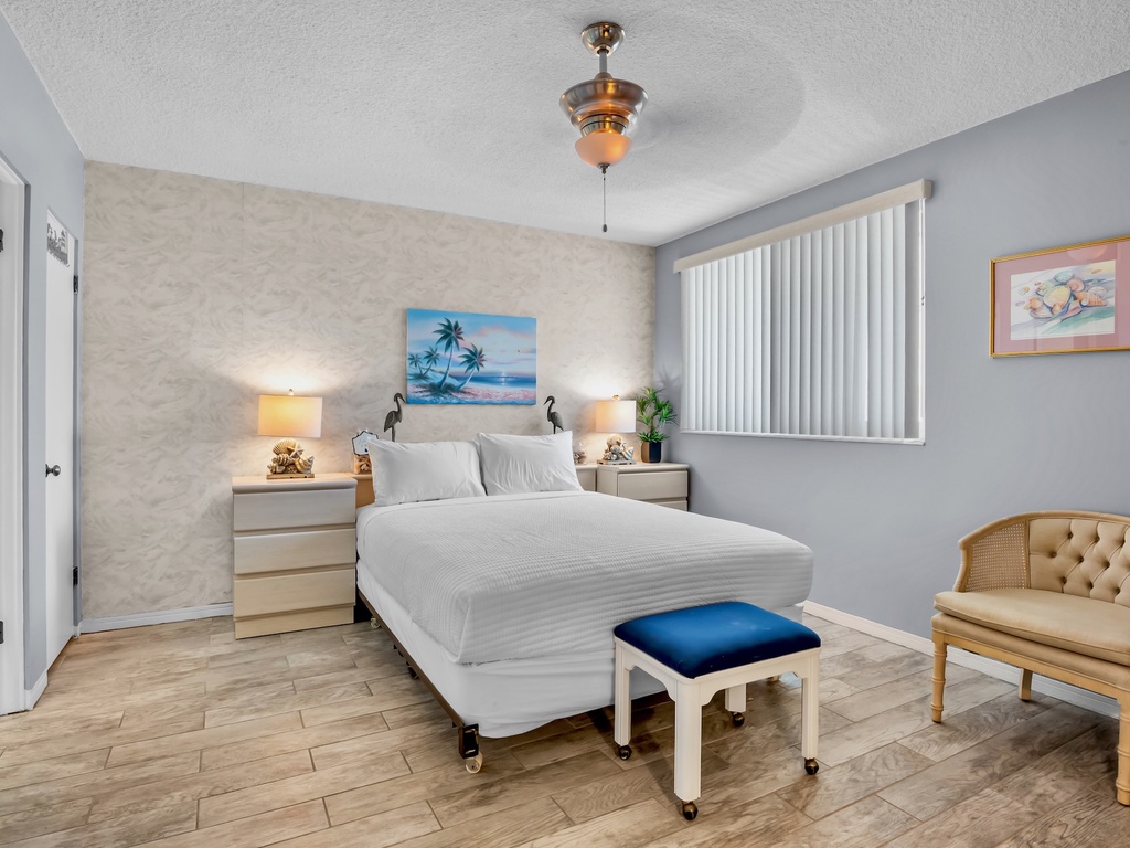 Second Bedroom, Queen bed