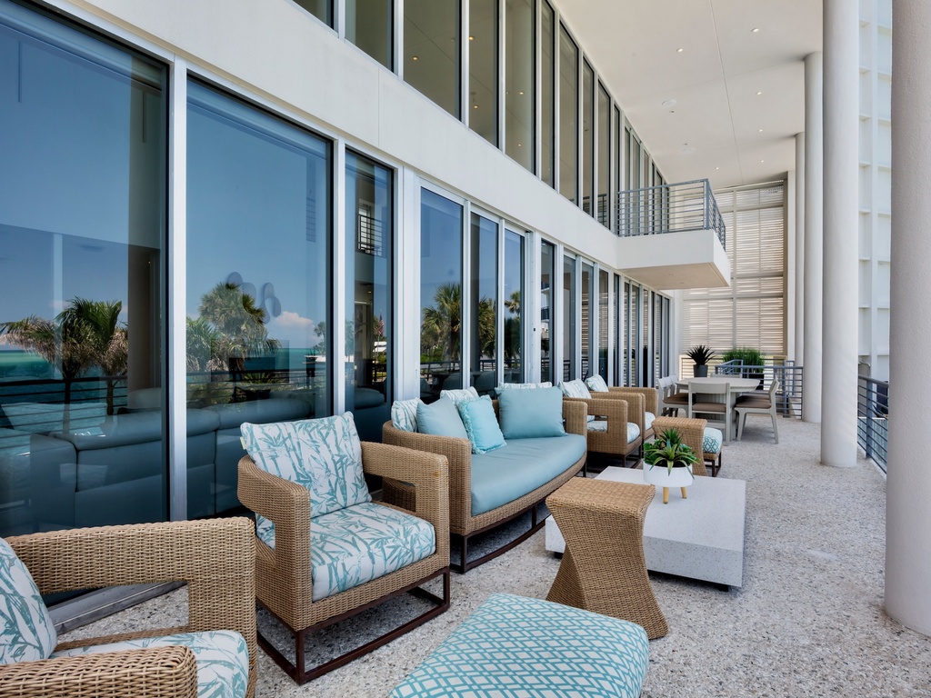 Main Balcony, Lounge Area