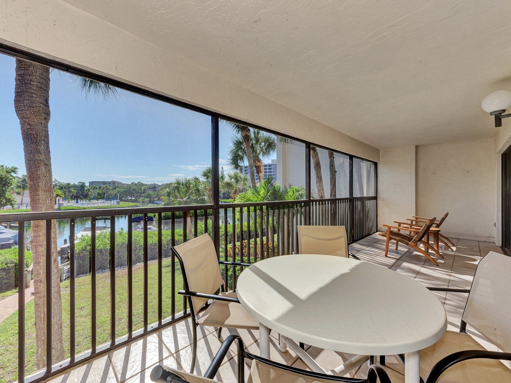 Balcony Dining