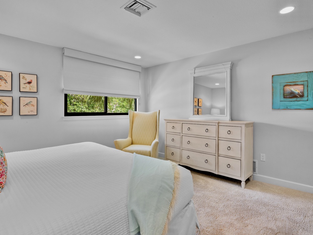 Second Bedroom (2nd Floor), King bed