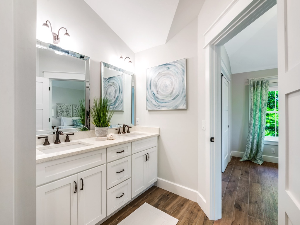 Jack N Jill Bathroom