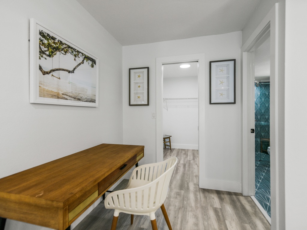 Primary Bedroom-Desk-Closet