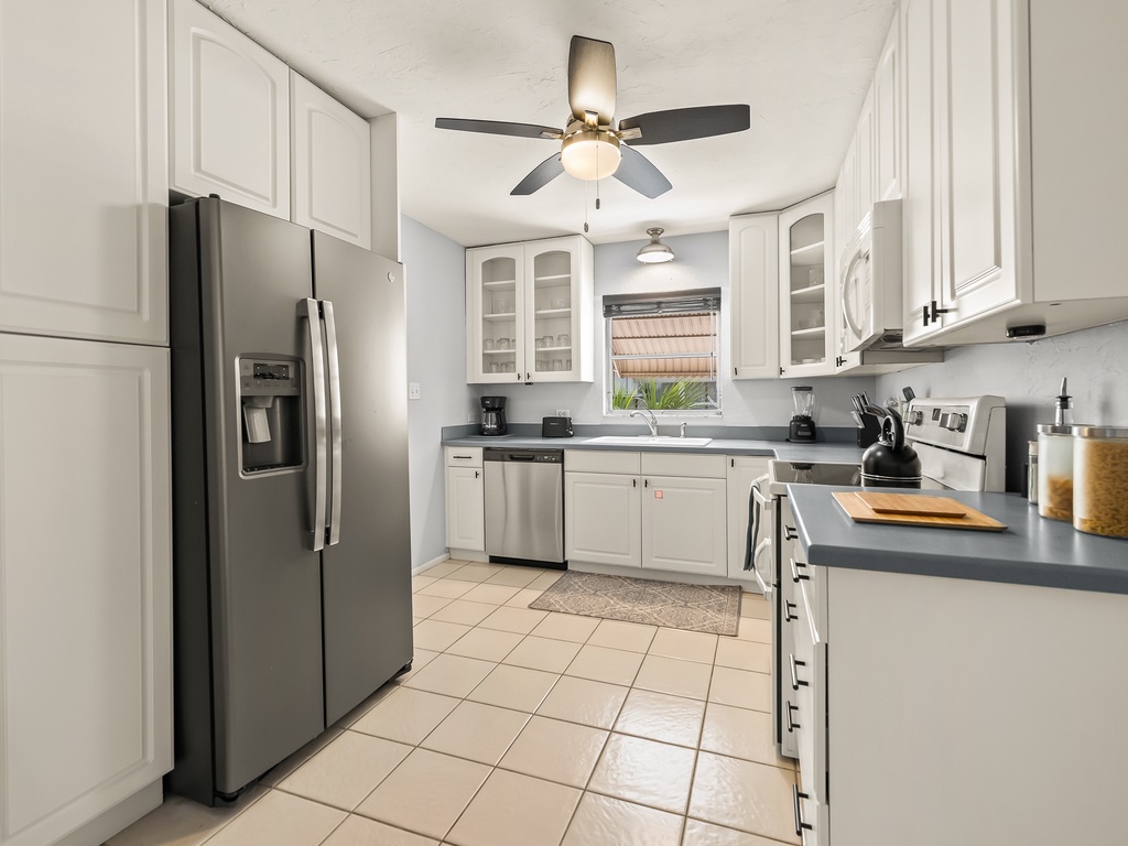 Fully equipped kitchen (Main Cottage)