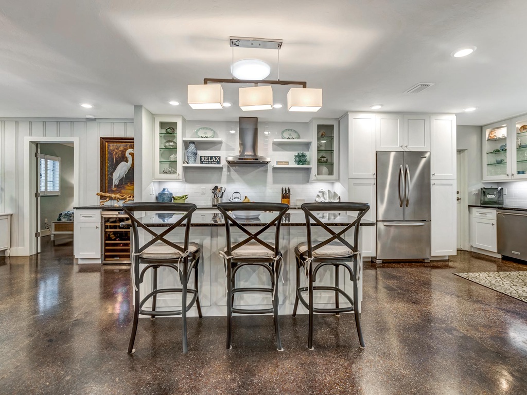 Kitchen island with spacious countertop