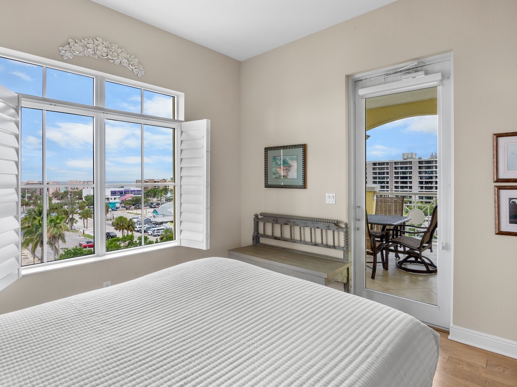 Third Bedroom, Queen