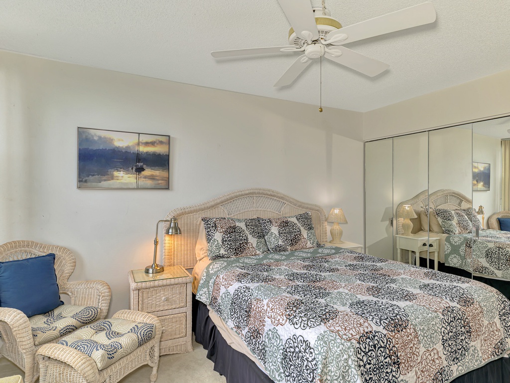 Second Bedroom, Queen