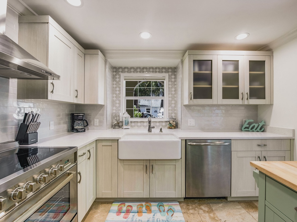 Spacious kitchen with appliances