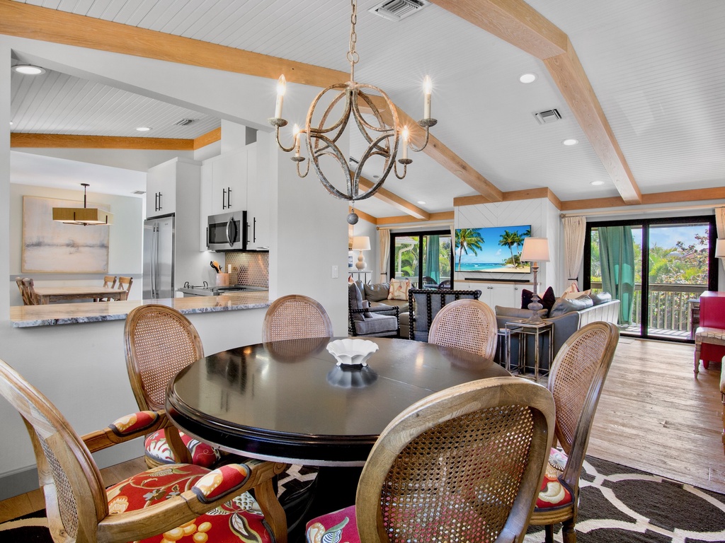 Second Dining Area with Seating