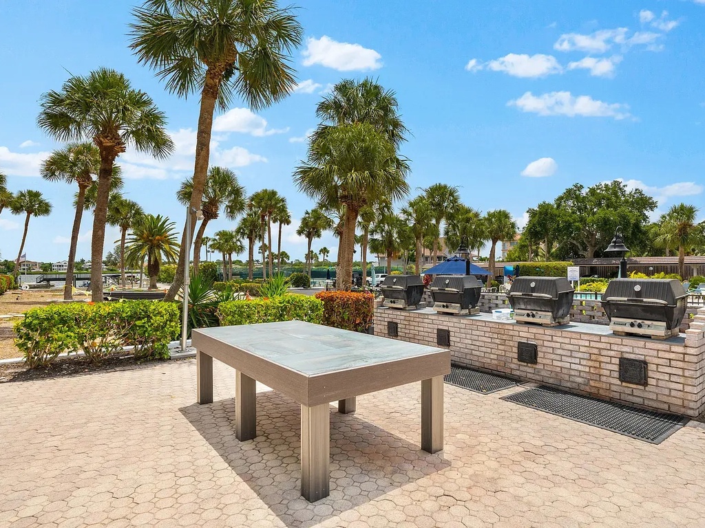 Grill Area, Harbor Towers