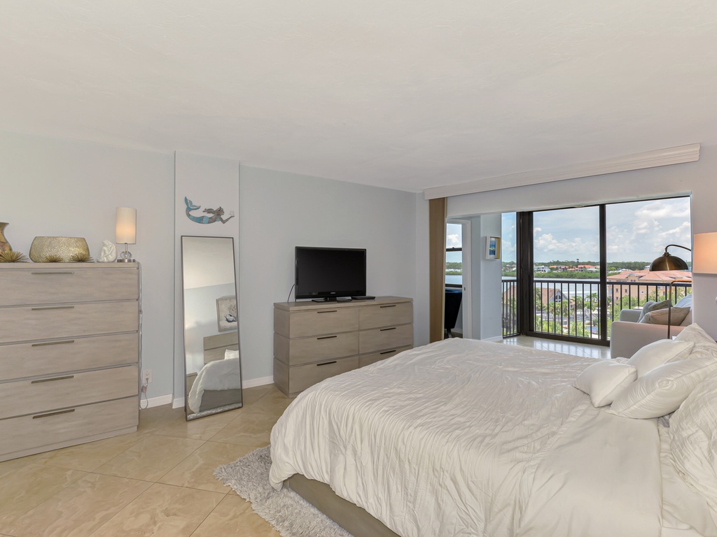 Primary Bedroom, King