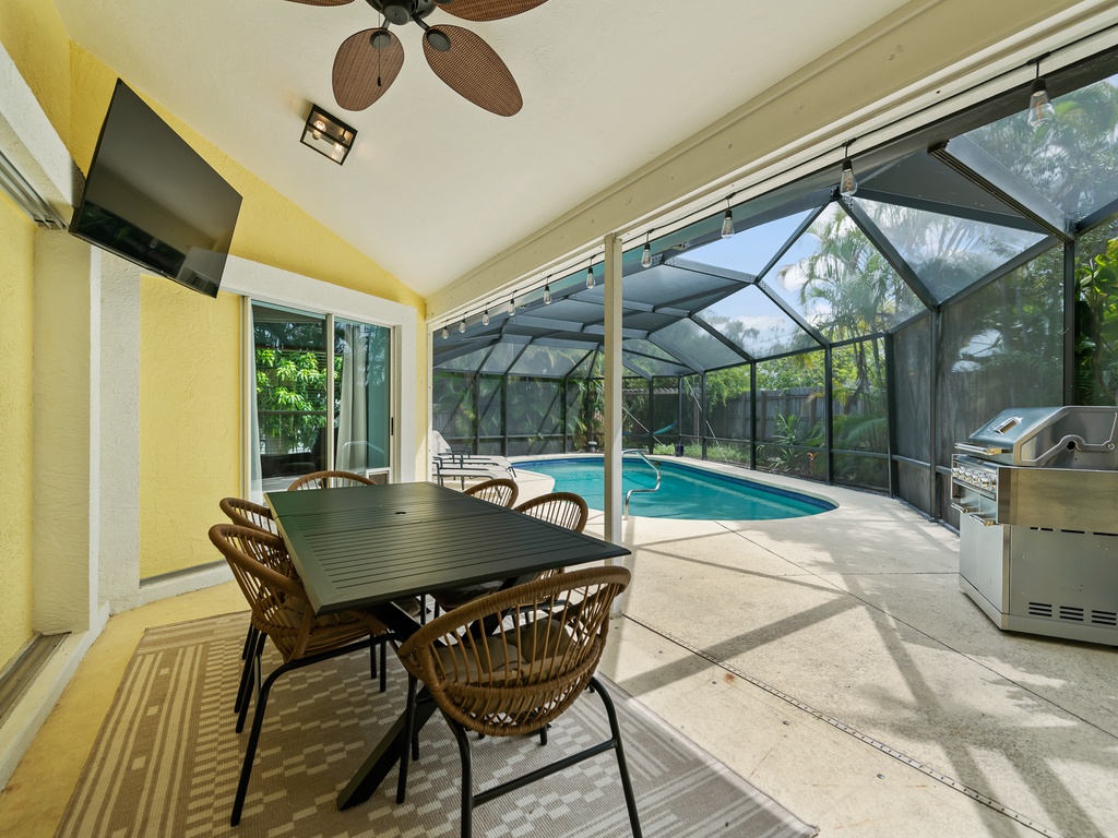 Outdoor Dining and TV
