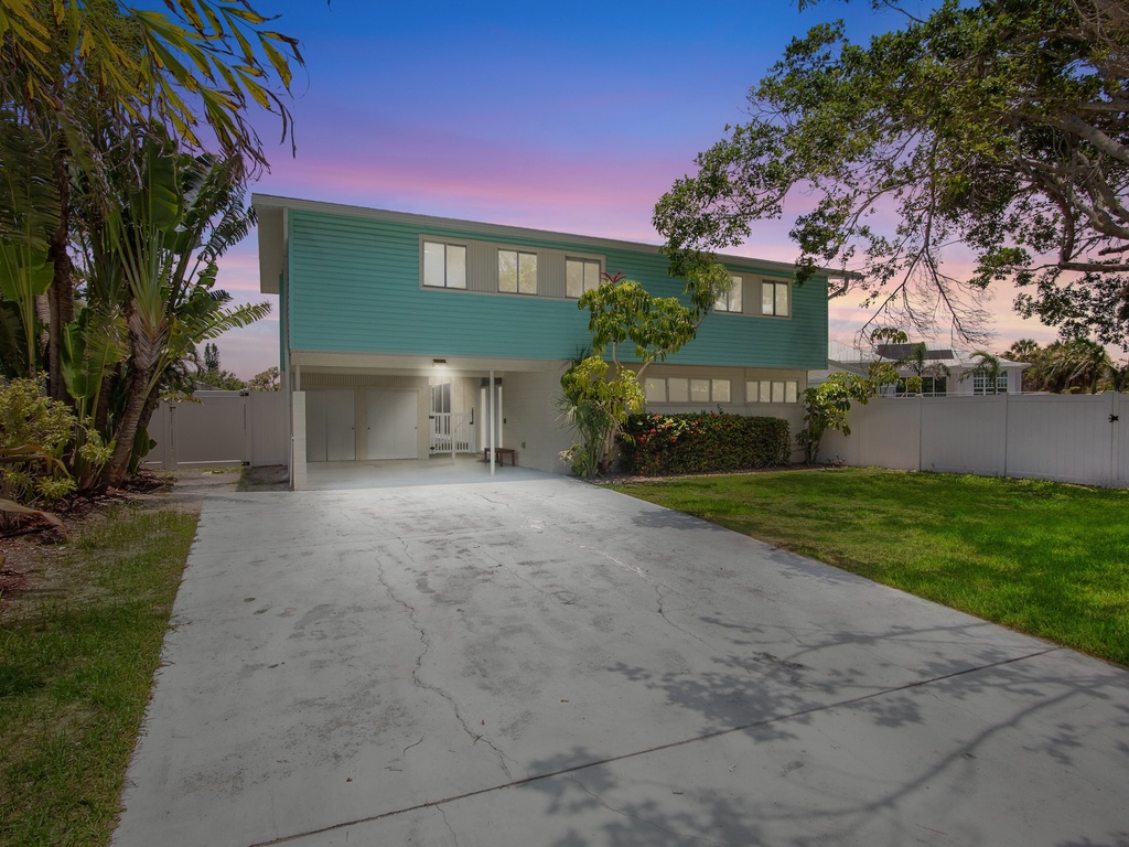 Leona Breeze by Tropical Sands Accommodations