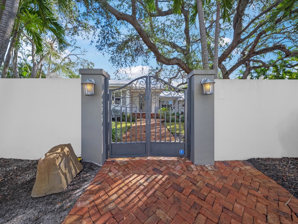 The Shaded Sanctuary - Siesta Key Luxury Rental Properties