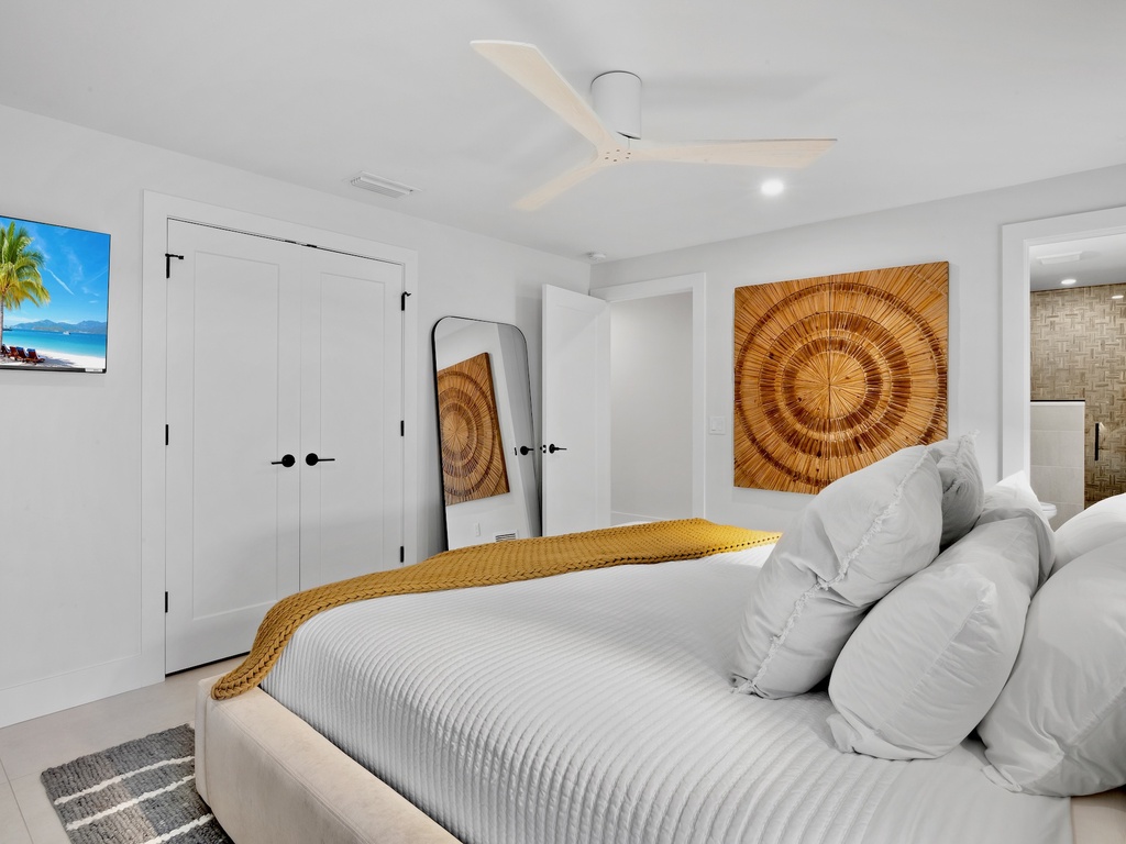 Sixth Bedroom, King bed