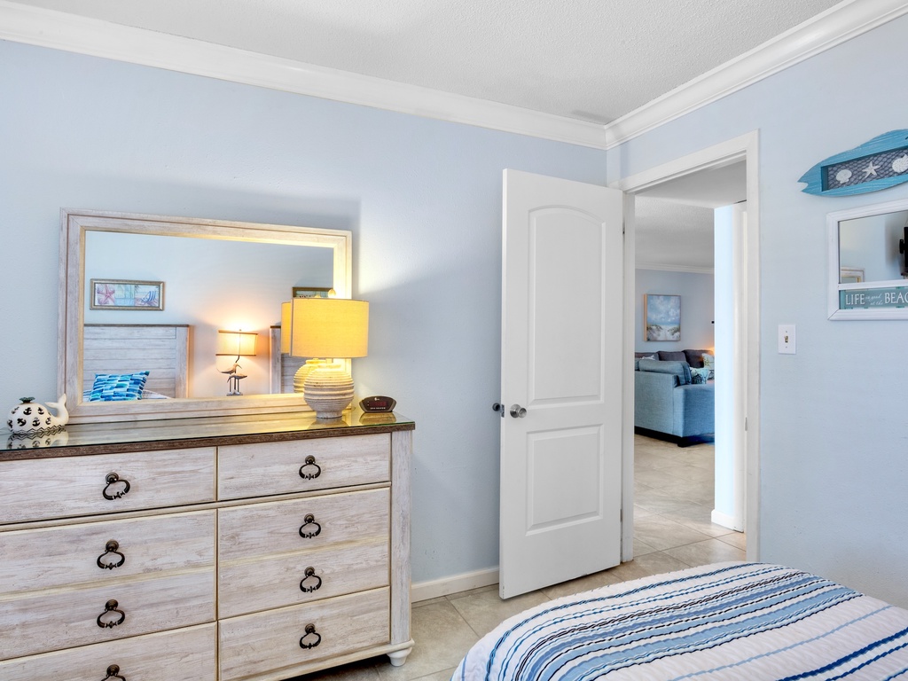 Guest Bedroom, Two twin beds