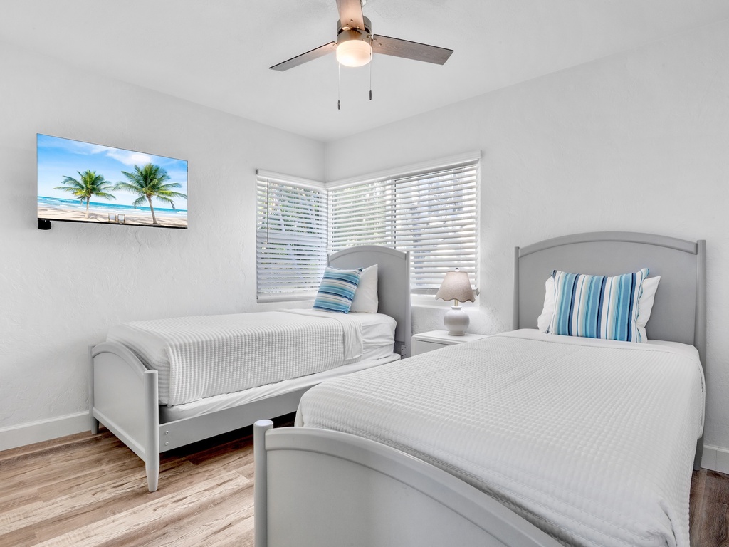 Second Bedroom, Two twin beds