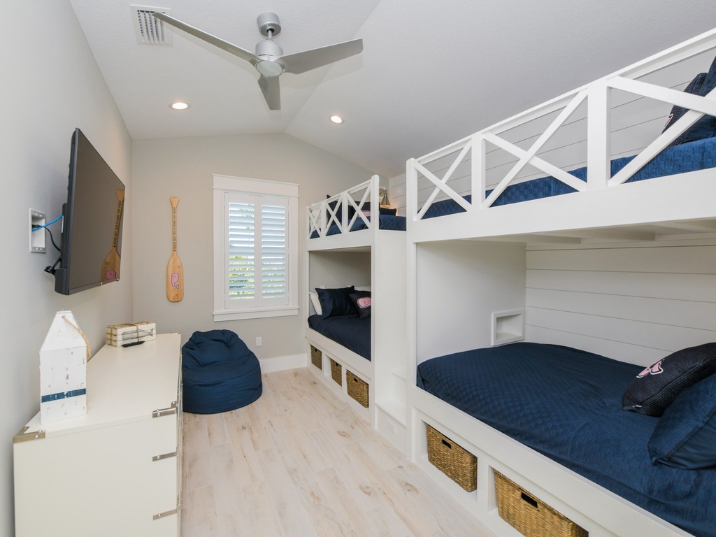 Sixth Bedroom, Third Floor - Two Twin/Twin Bunks