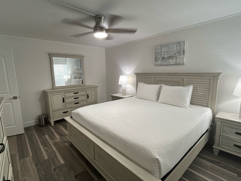 Master bedroom, King bed