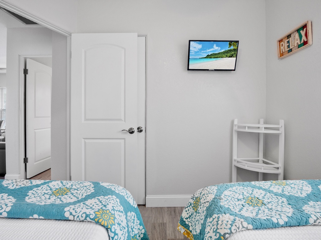 Second Bedroom, Two Twin Beds