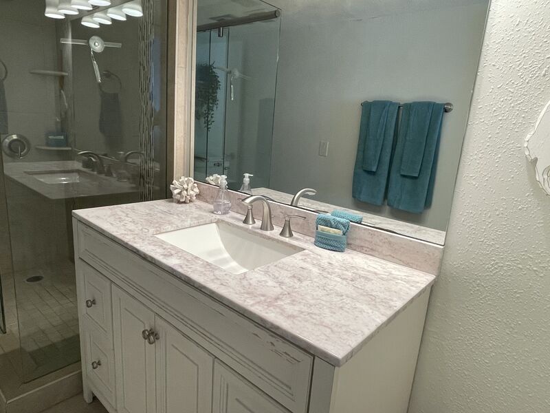 Hallway Full Bathroom