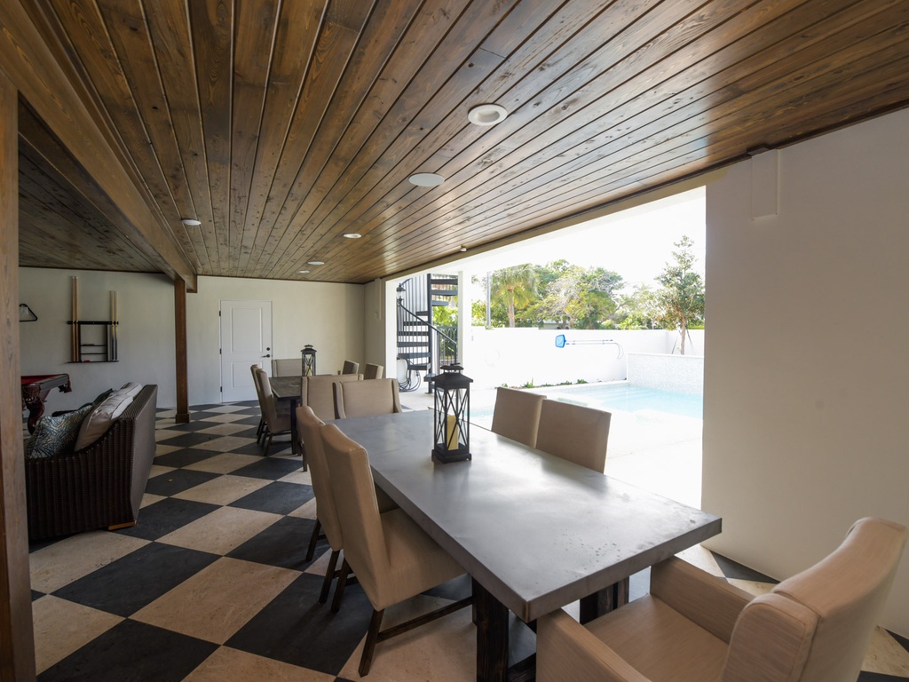 Outdoor Dining off the Pool!