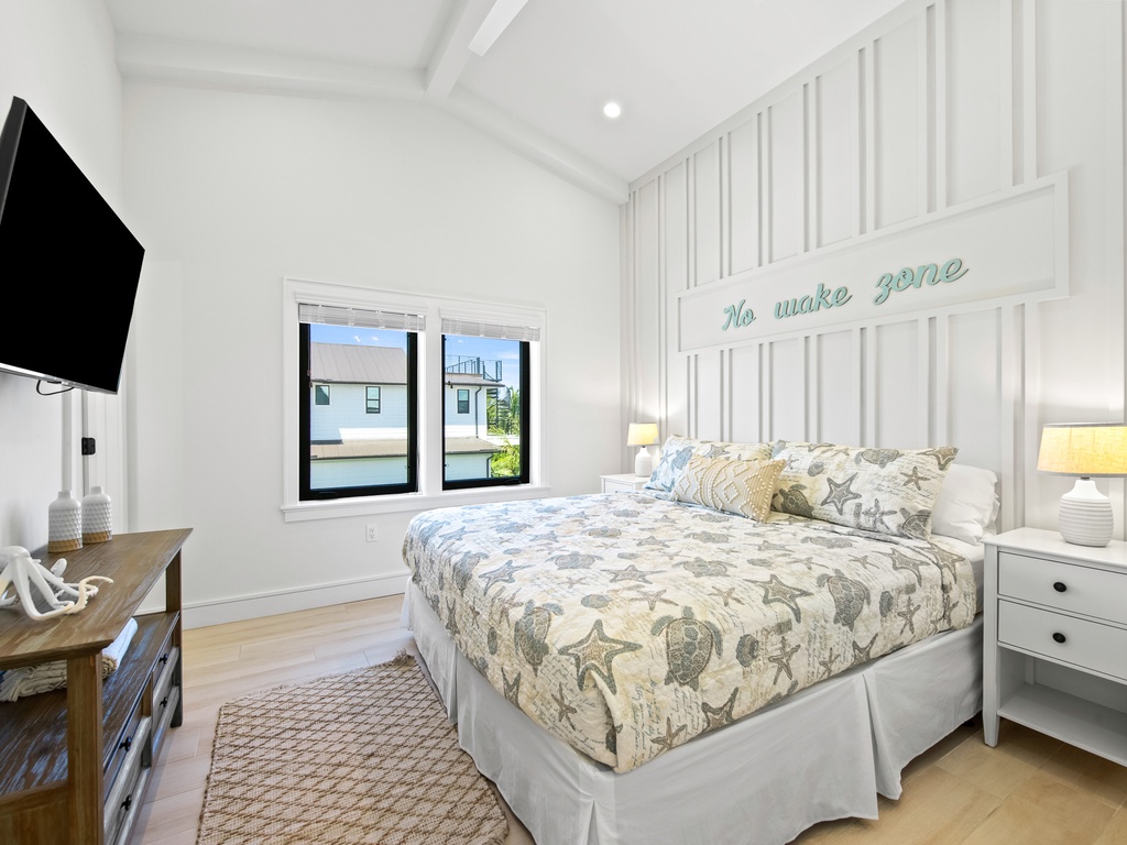 Third Bedroom (2nd floor): King bed