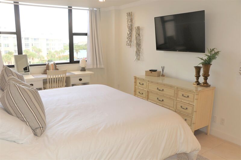 Primary Bedroom, King