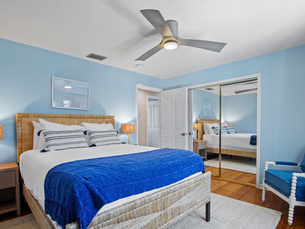 Second Bedroom, Queen