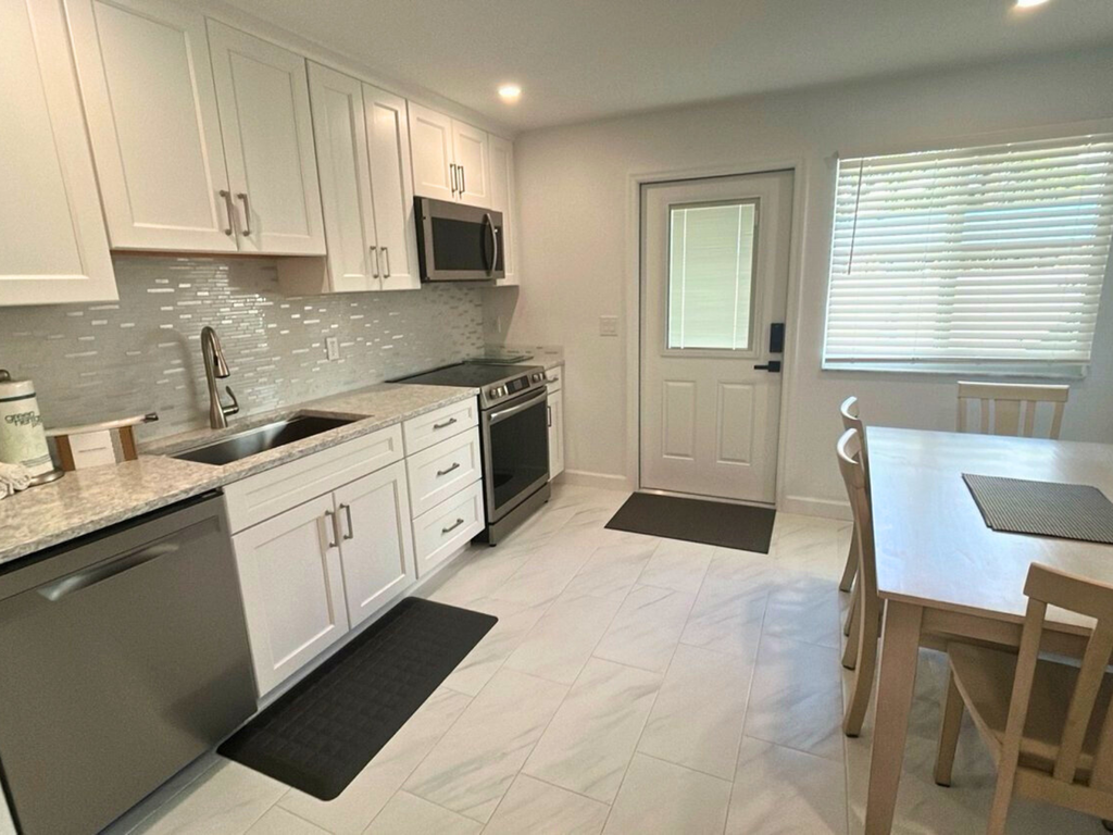 Fully equipped modern kitchen
