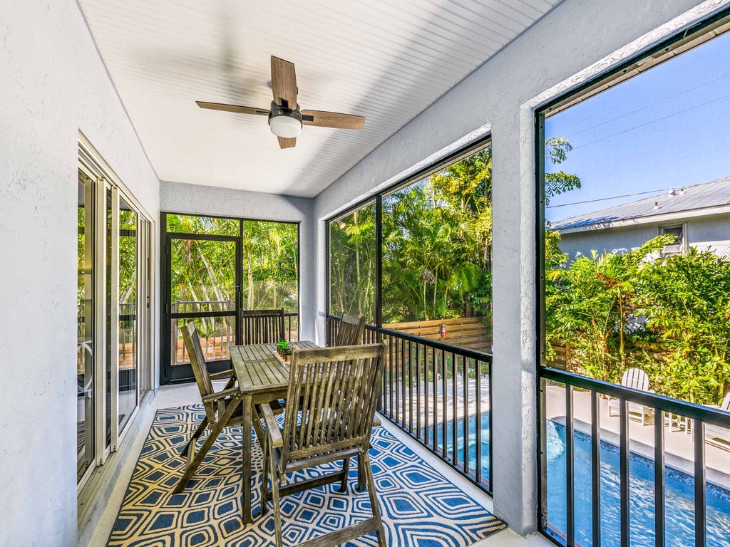 Screened Lanai with Dining