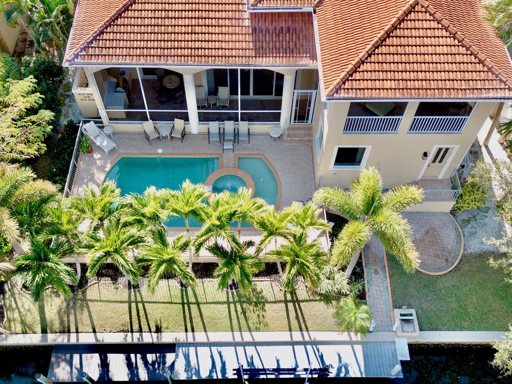 Treasure on the Canal by Siesta Luxury Rental Properties