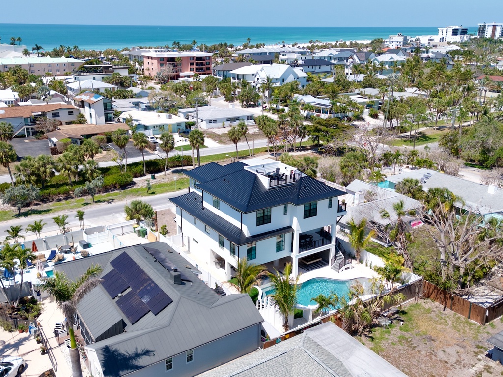 Aqua Breeze by Lido Key Vacations