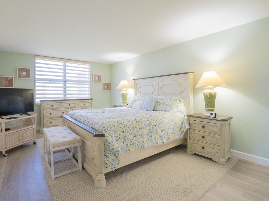 Gulf and Bay Club B301