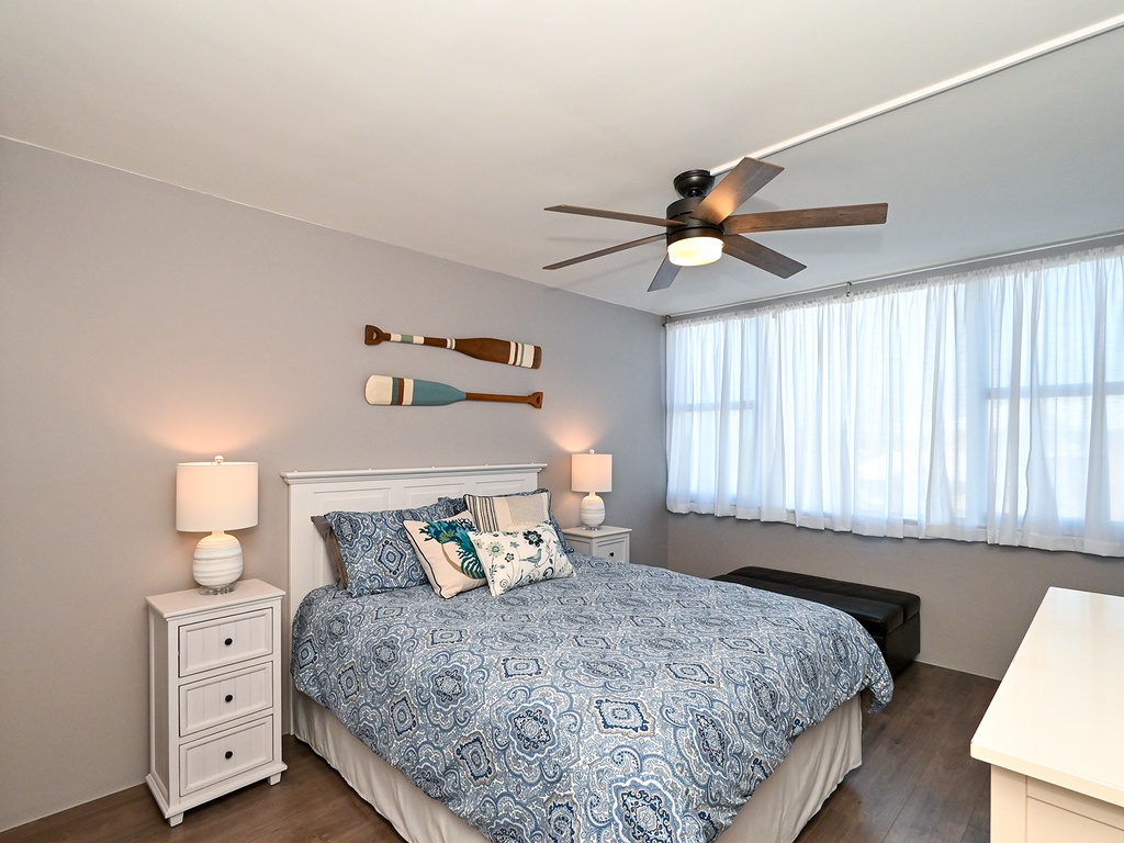 Second Bedroom, Queen