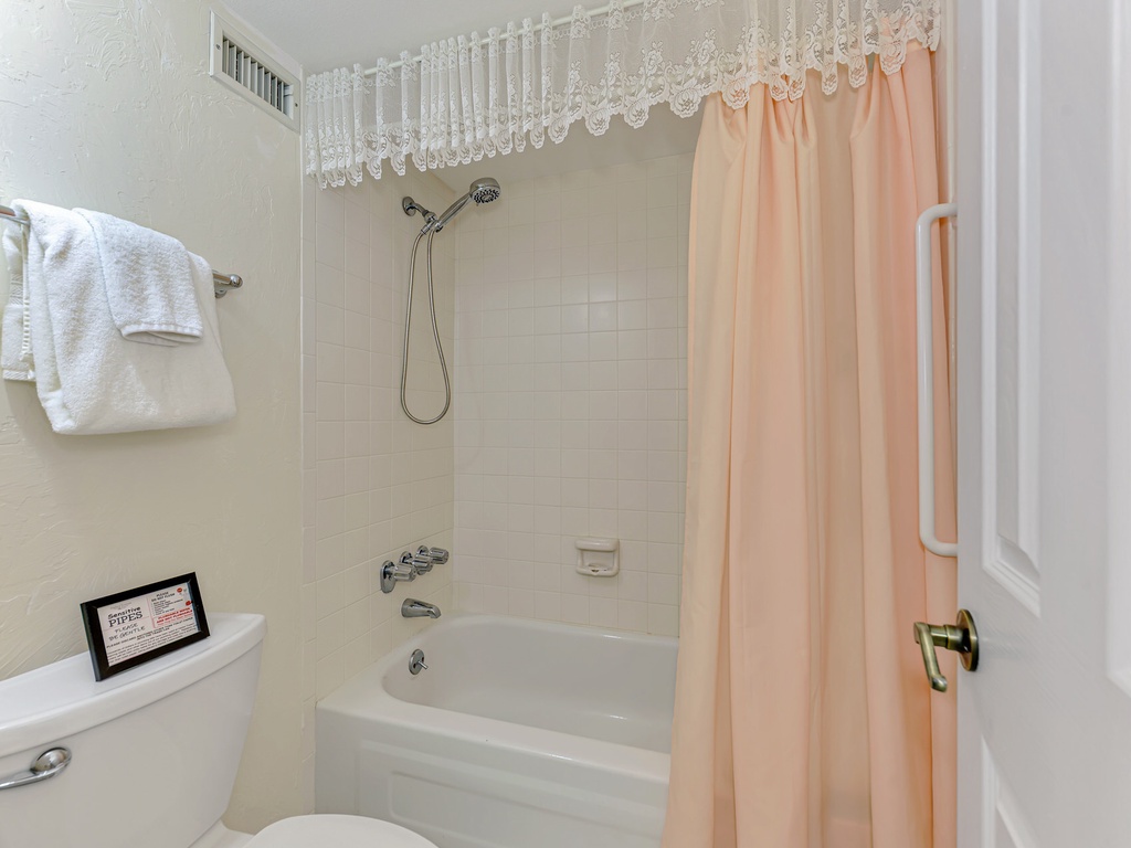 Full Bathroom 2, shower
