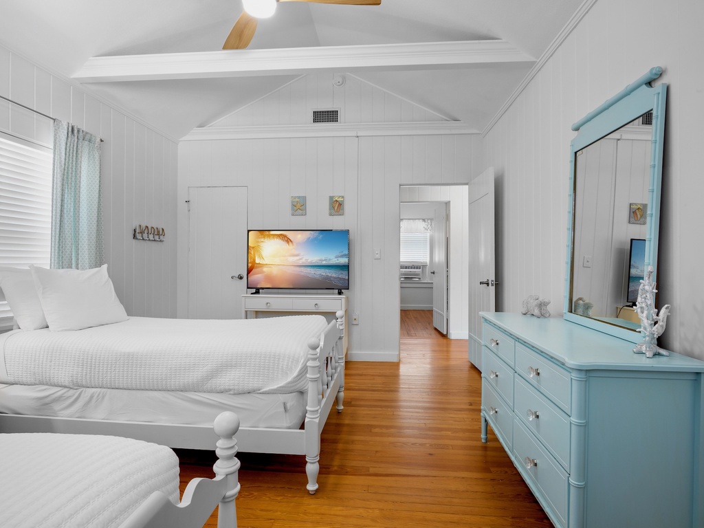 Third Bedroom, Two twin bed
