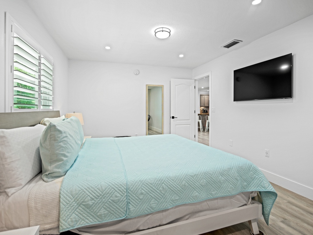 Second Bedroom, King bed