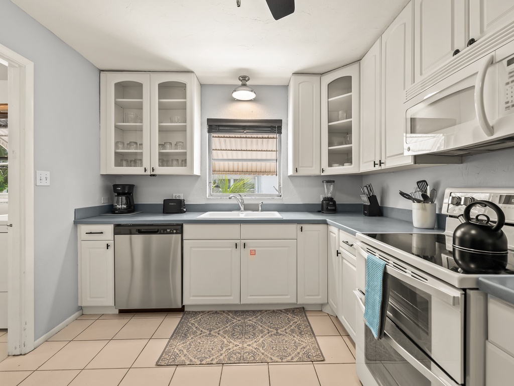 Fully equipped kitchen (Main Cottage)