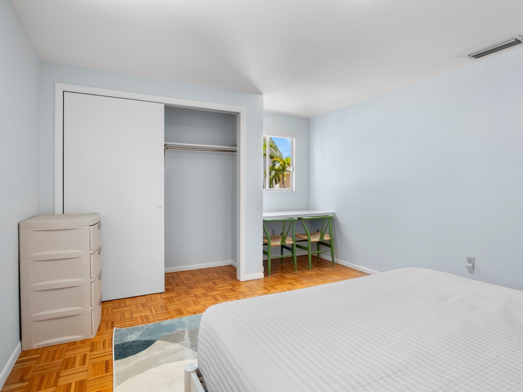 Third Bedroom, Queen