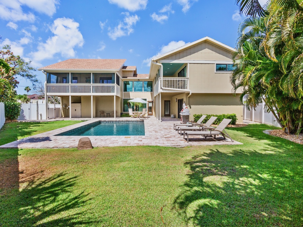 Private Pool with Sun Loungers