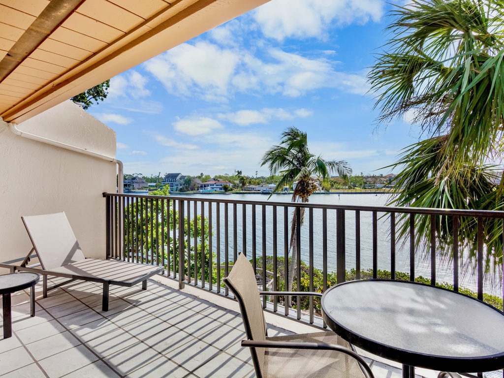 Midnight Cove II 220D