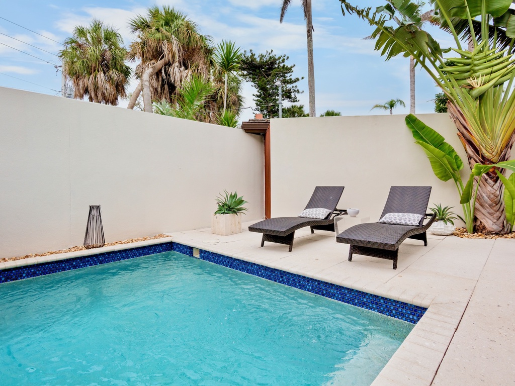 Private Pool and Lounge