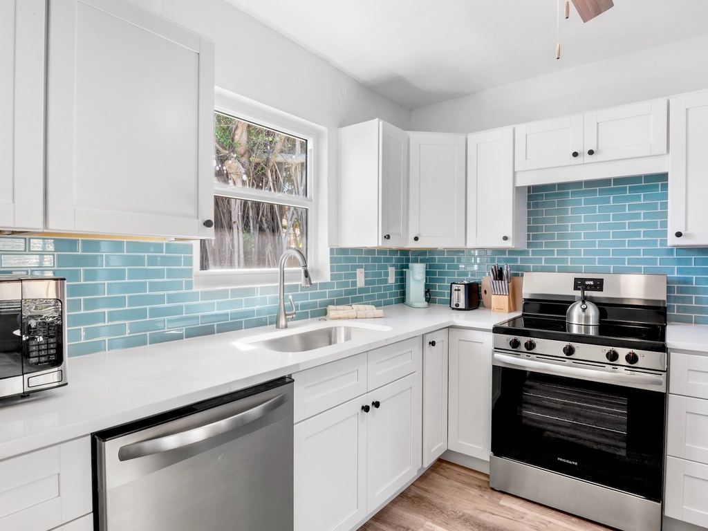 Spacious kitchen with appliances