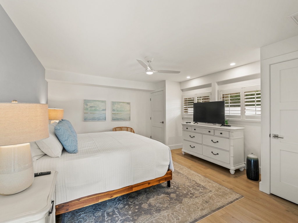 Second Bedroom - King