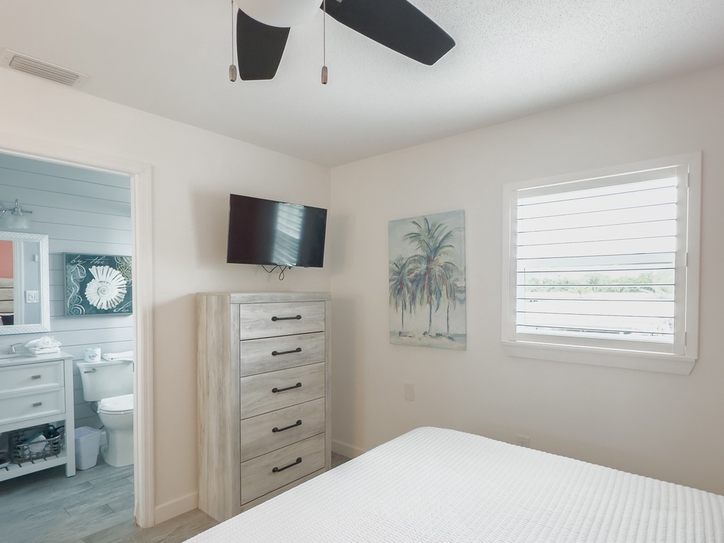 Master Bedroom, King Bed