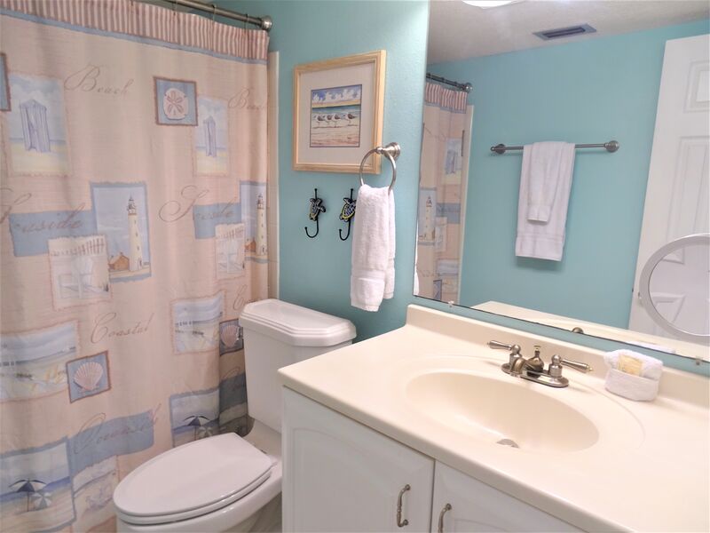Hall Full Bathroom